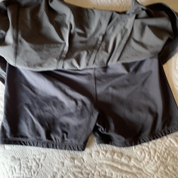 Lululemon Skort Size 4 - Picture 8 of 9